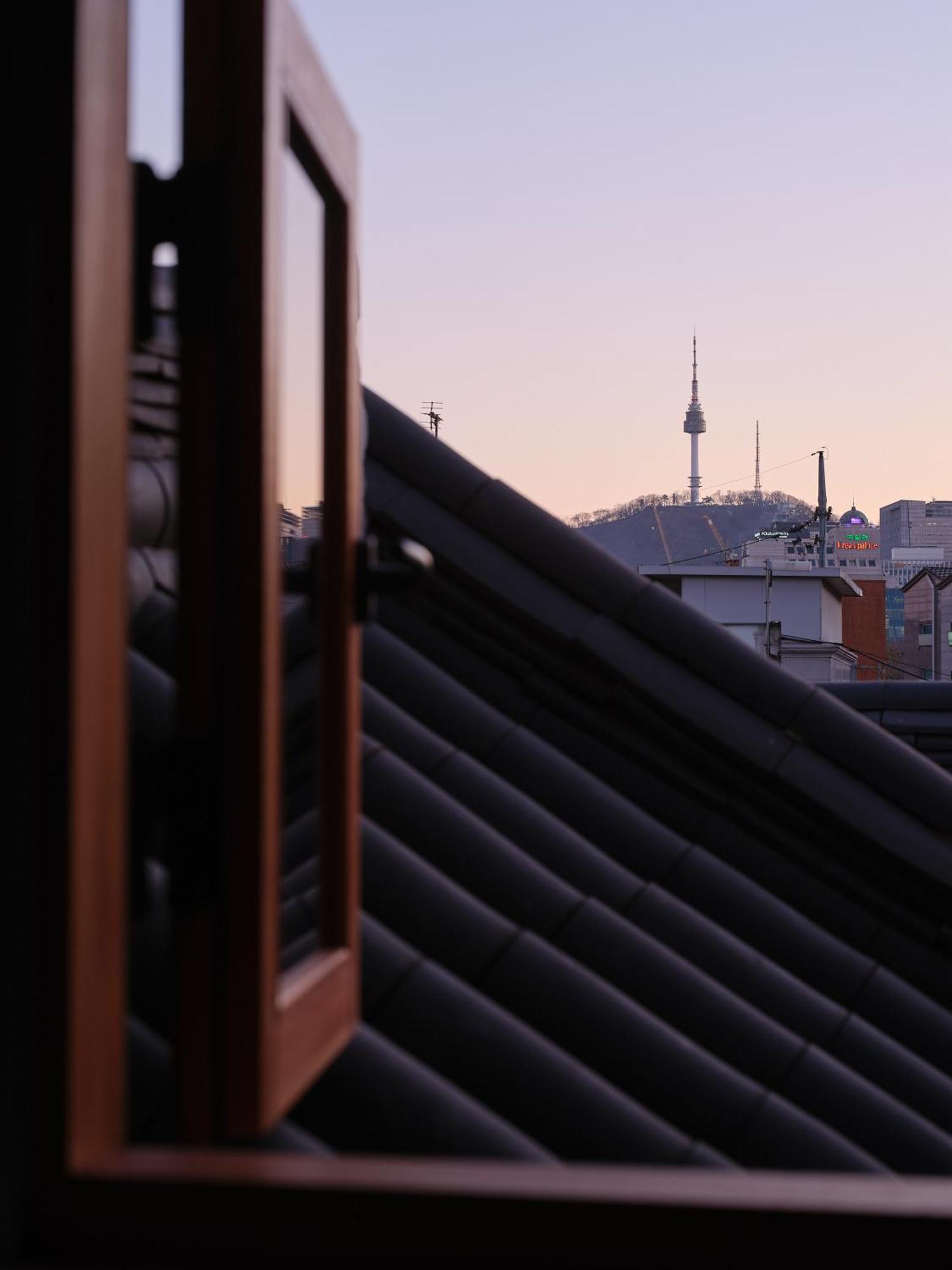 The Korean Traditional Hanok In Downtown Seoul For Convenient Public Transportation - Seoul Ari 外观 照片